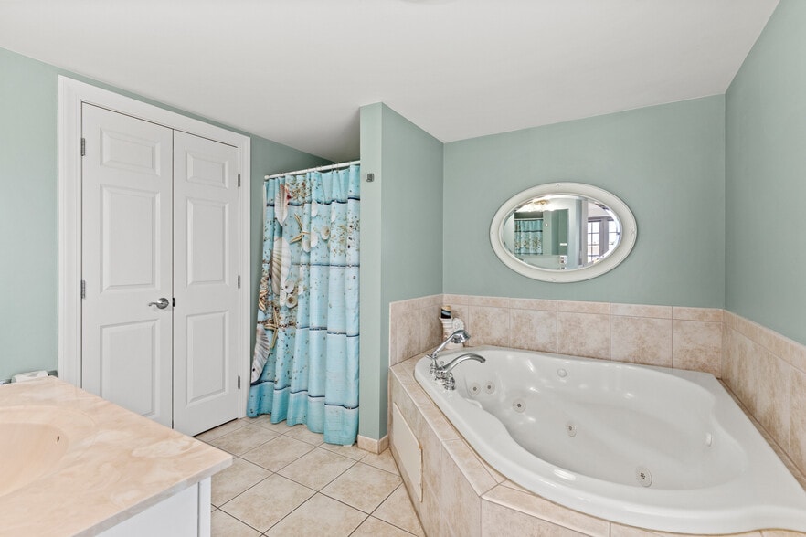 Building Photo - 1 E Grand Ave