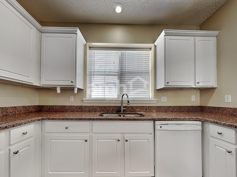 Building Photo - 620 College Park Cir