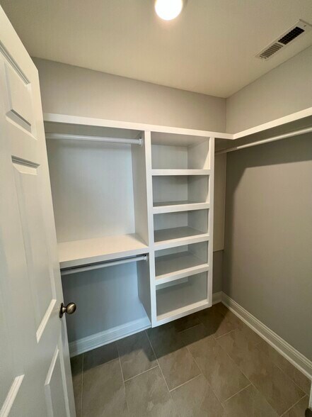 Building Photo - 609 37th Ave N