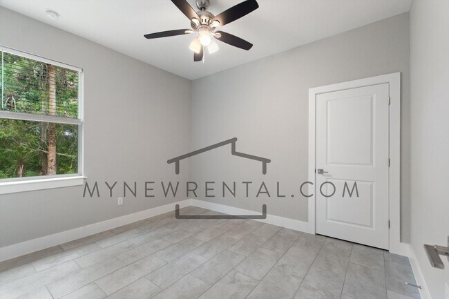 Building Photo - ONE MONTH FREE RENT! Modern, energy effici...