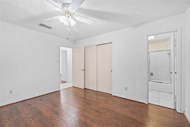 Building Photo - 6742 Westwick Dr