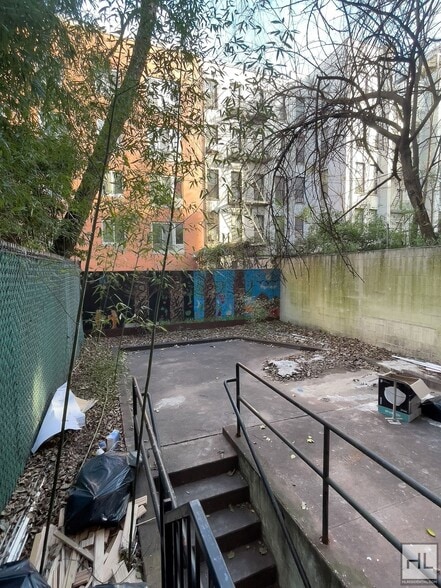 Building Photo - Amazing 4-Bed 3-Bath East Village Apartmen...