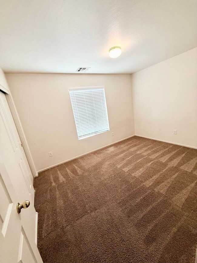 Building Photo - Beautiful Home in The Gardens- Free App Fee*