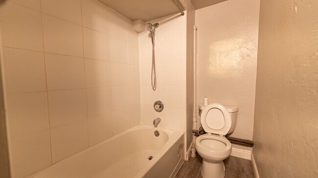 Building Photo - 725 N 10th Ave