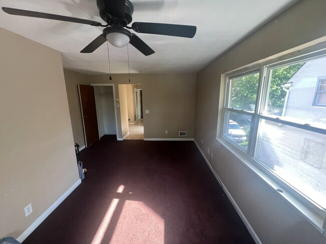Building Photo - 57 Pointview Ave