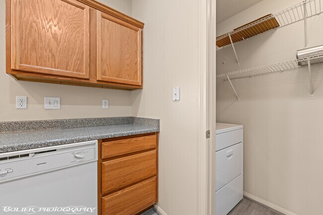 Building Photo - 470 Turtleback Rd