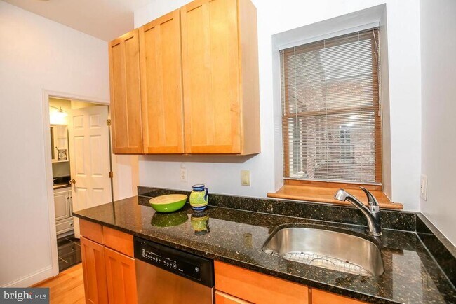 Building Photo - 1427 Chapin St NW