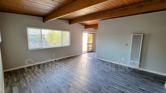 Building Photo - 606 N Irena Ave