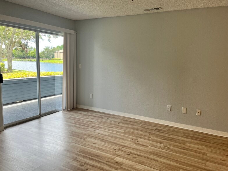 Building Photo - 10263 Gandy Blvd N