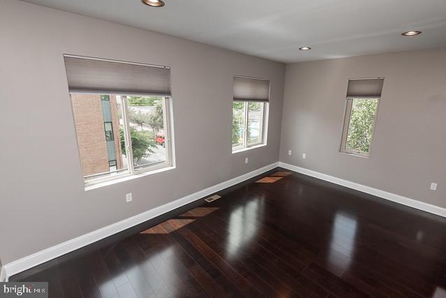 Building Photo - 1357 N Mascher St