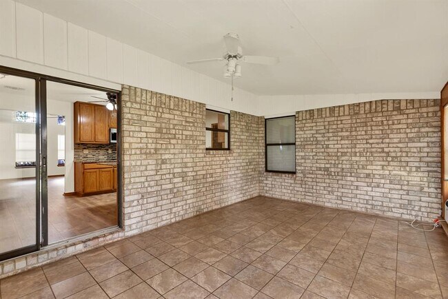 Building Photo - 850 Mission Hills Dr