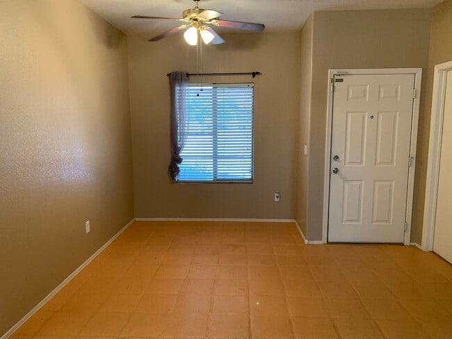 Building Photo - Wonderful 3 bedroom 2.5 bath home located in the golf course community of Western Skies