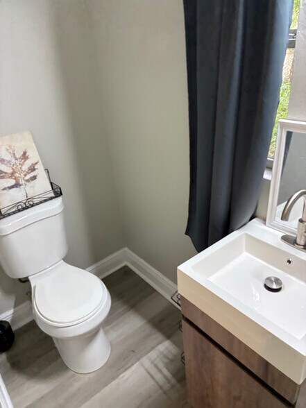 Building Photo - 5819 Hibiscus Rd