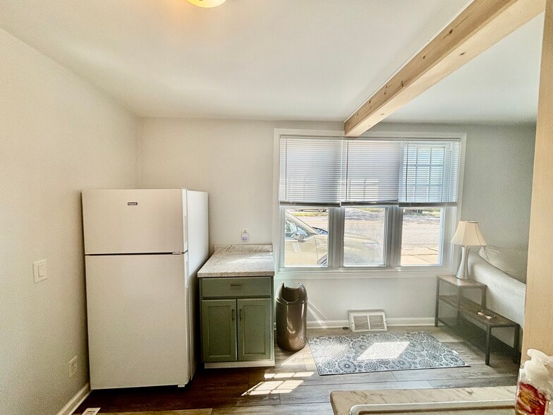 Building Photo - 340 W 26th St