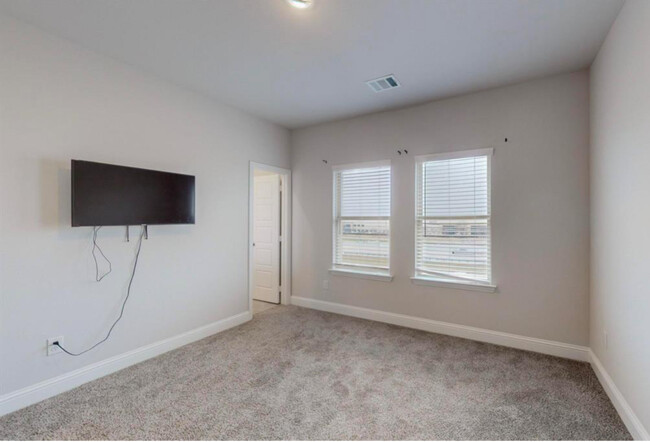 3rd Floor Room with Full Bathroom (Room 4) - 2510 Plumas Dr