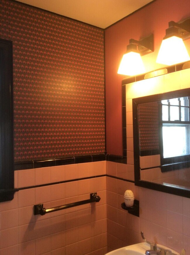 Building Photo - 95 Noble St