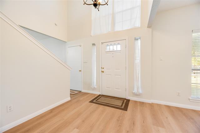 Building Photo - 1507 Lakeshore Dr