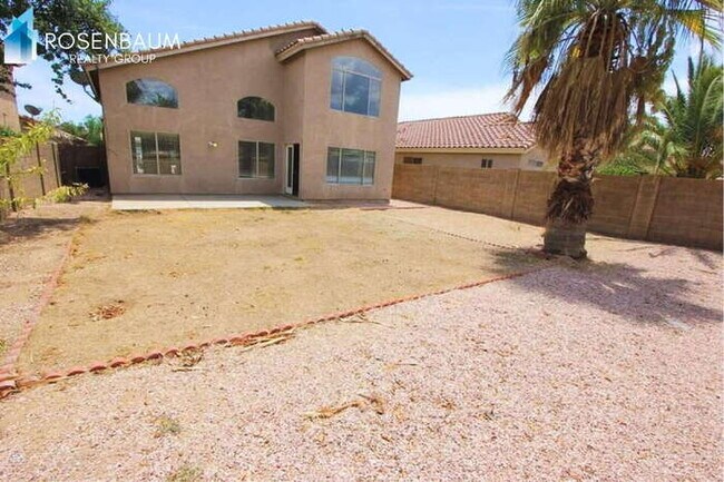 Building Photo - Beautiful 3-beds, 2.5-baths home nestled in Surprise!