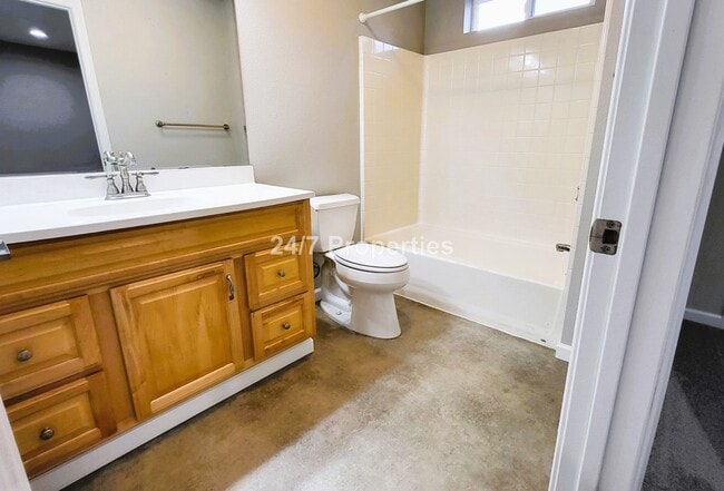 Building Photo - Inviting 3 BD | 2 BA Home with Big Backyard in West Linn