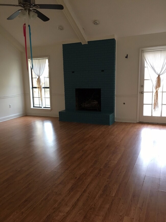 Building Photo - Great 3 Bed / 2 Bath For Rent in Madison