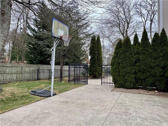 Building Photo - 34 Marian Ave