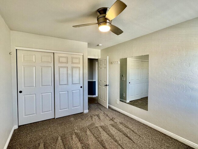 Building Photo - 12768 N Lantern Way