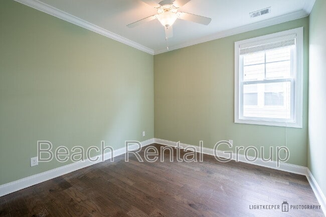 Building Photo - 121 Champions Village Dr