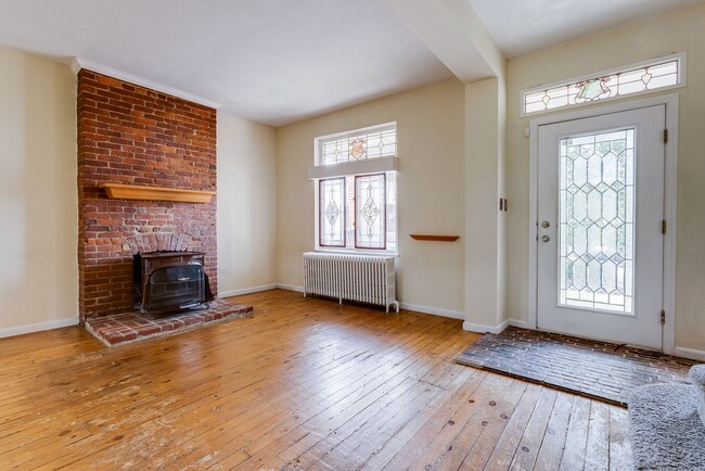 Building Photo - 325 Alice St