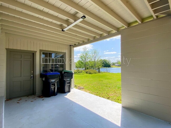 Building Photo - 311 Lake Annie Dr