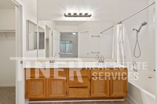 Building Photo - 134 John Henry Cir