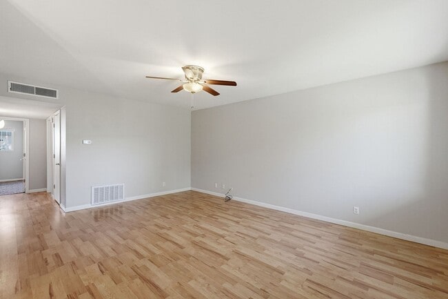 Building Photo - **Charming Condo Located in Central Phoenix**