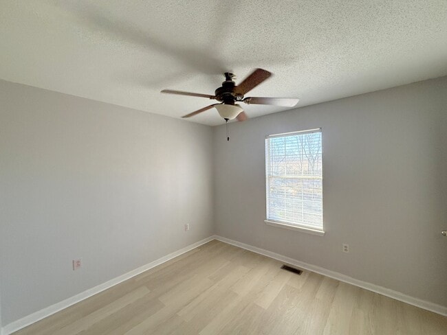 Building Photo - 13001 Virginia Ct