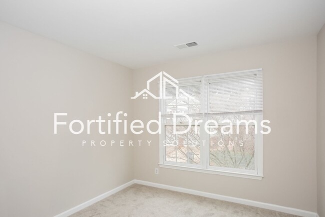 Building Photo - Charlotte -  3 bedroom 2.5 bath Townhome - Davis Lake Community