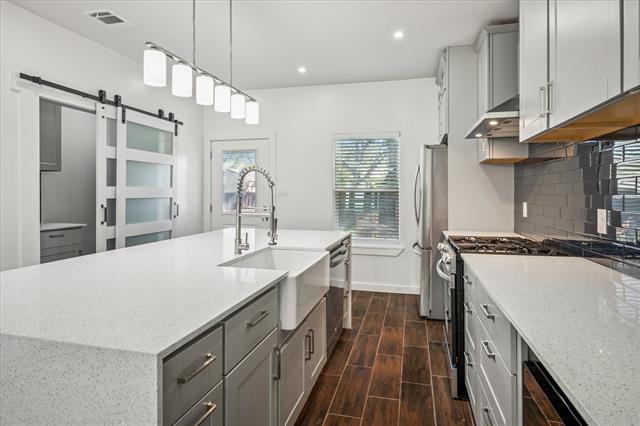 Building Photo - 329 S 2nd St