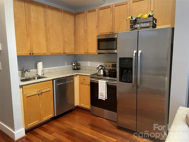 Building Photo - 115 E Park Ave