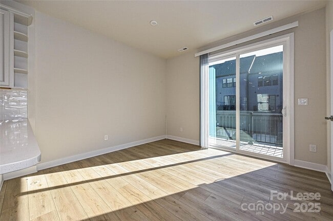 Building Photo - 1470 Samuel St