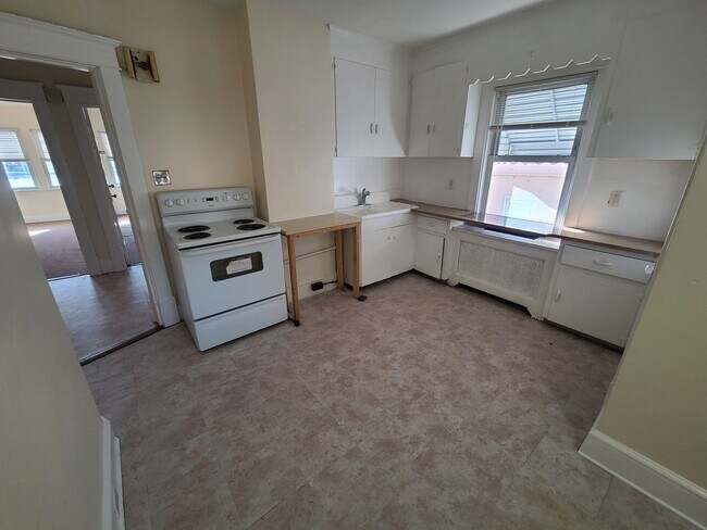 Building Photo - 443 Main St