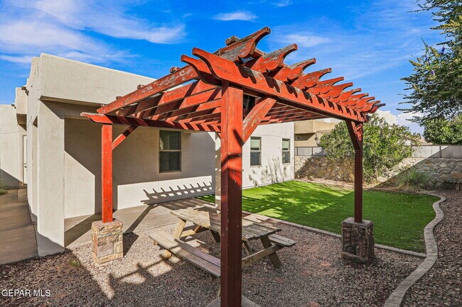 Building Photo - 3203 Red Orchard Dr