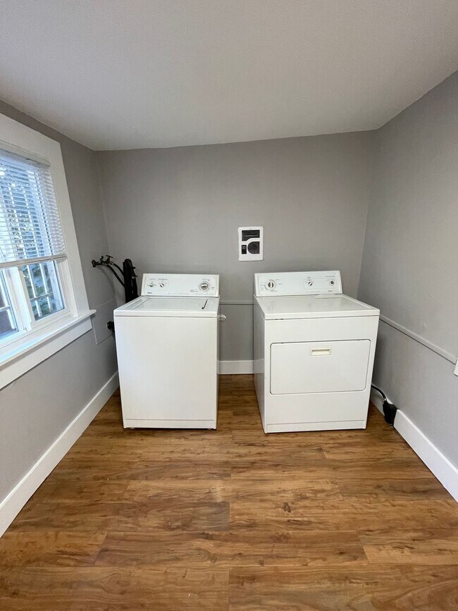 Building Photo - 1024 Wood St