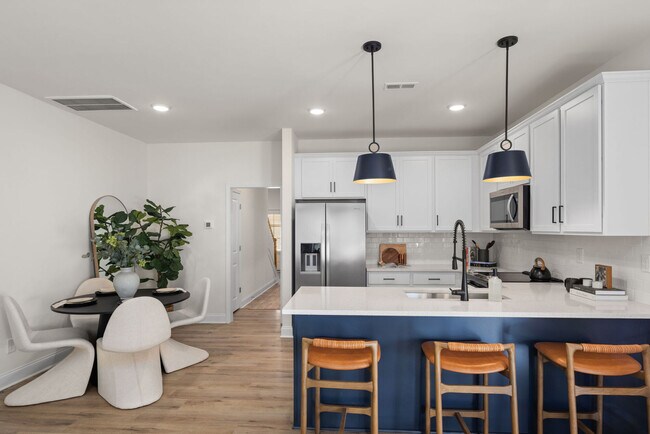 Primary Photo - Avery Square