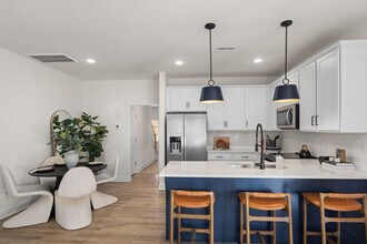 Building Photo - Avery Square