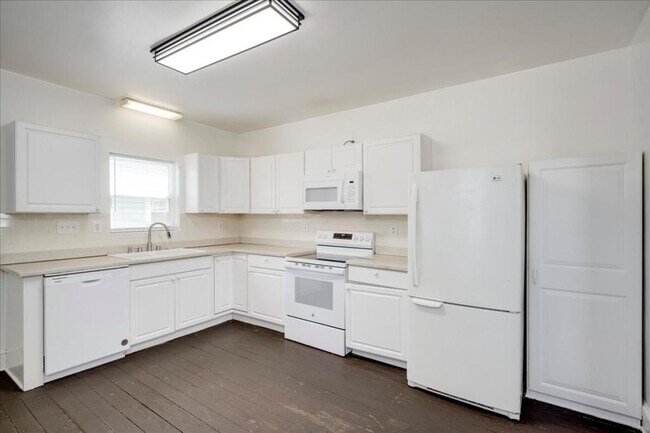 Building Photo - 1606 Broad St