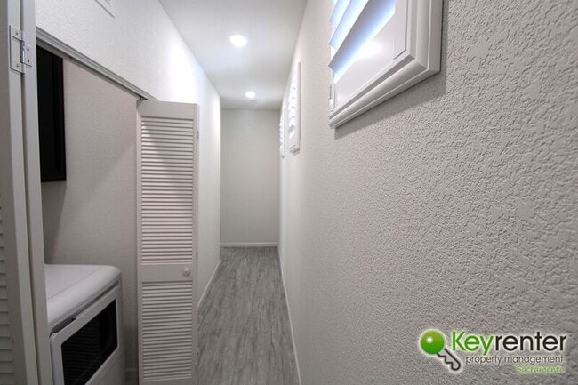 Building Photo - 1061 Chapelhill Ln