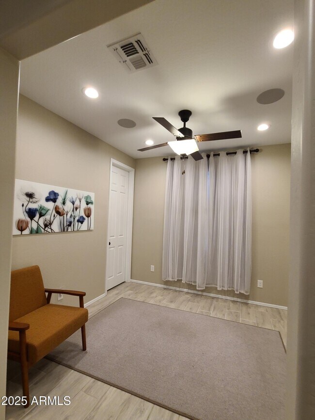 Building Photo - 1666 E Lee Dr