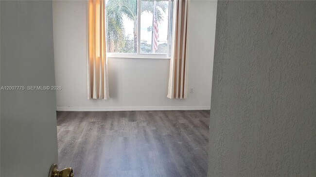 Building Photo - 1251 NE 108th St