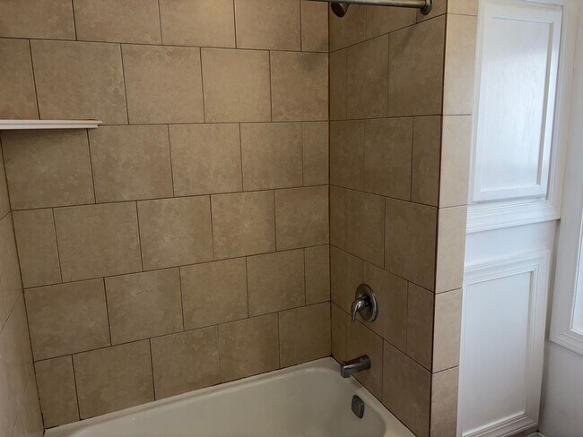 Building Photo - Charming 3 Story Brick Townhome Now Available