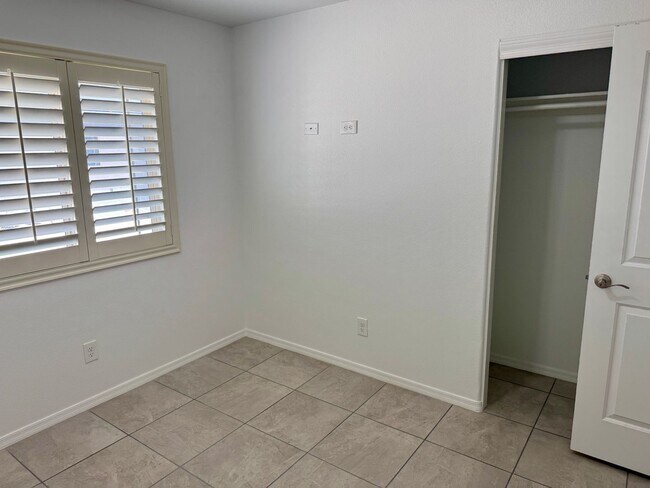 Building Photo - Three Bedroom Two Bath San Luis Home in Los Mezsquites