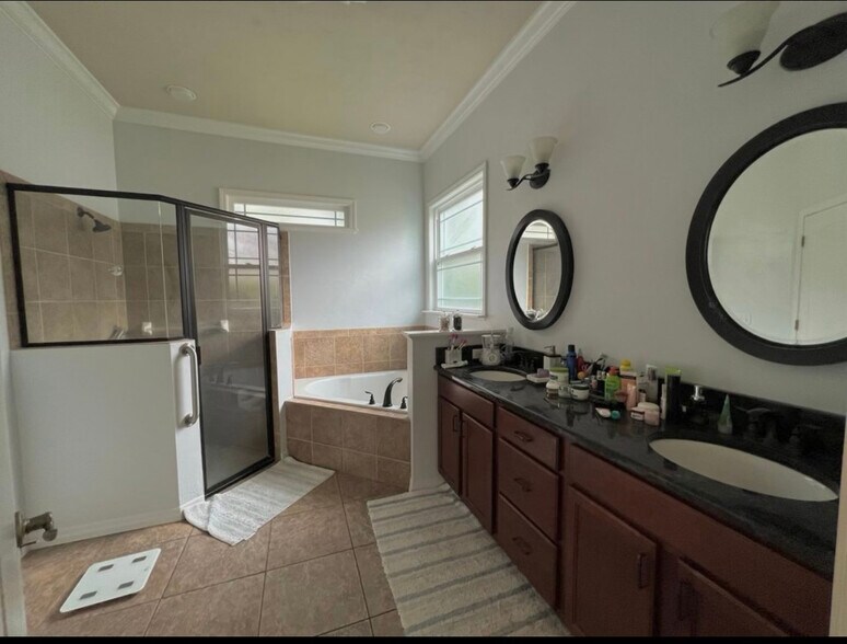 Building Photo - 7557 SW 80th Dr
