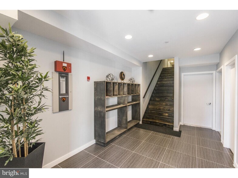 Building Photo - 3863 Terrace St