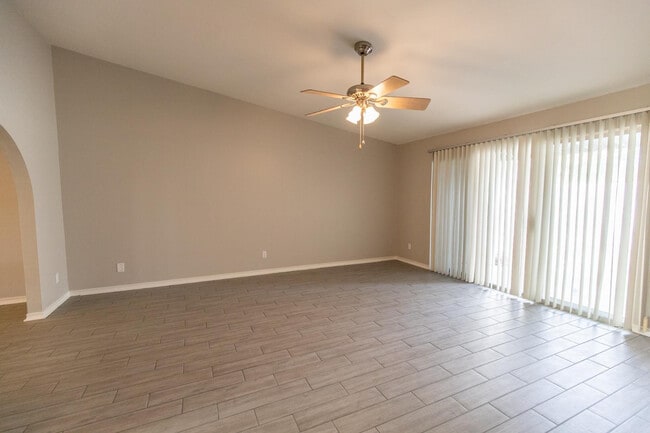 Building Photo - 2908 E Avenida Olivos